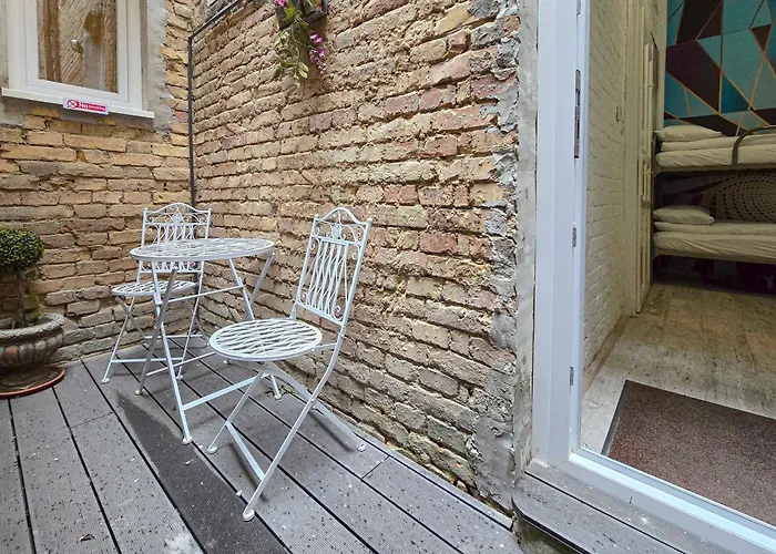 Wolf Apartment With Terrace